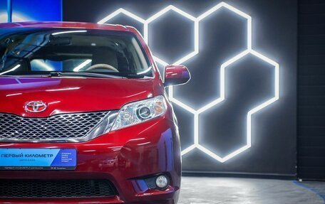 Toyota Sienna III, 2010 год, 1 500 000 рублей, 16 фотография