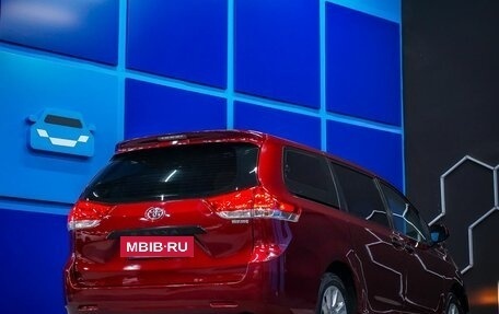 Toyota Sienna III, 2010 год, 1 500 000 рублей, 6 фотография