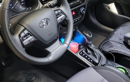 Hyundai Solaris II рестайлинг, 2021 год, 1 840 000 рублей, 5 фотография