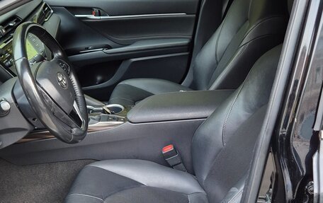 Toyota Camry, 2020 год, 2 450 000 рублей, 15 фотография