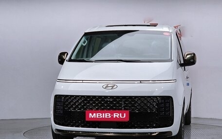 Hyundai Staria, 2025 год, 10 600 000 рублей, 2 фотография