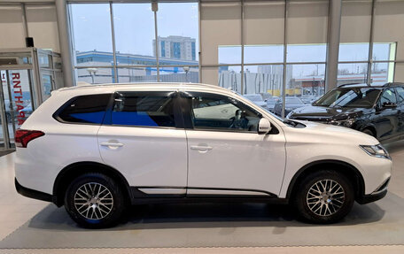 Mitsubishi Outlander III рестайлинг 3, 2018 год, 2 550 000 рублей, 4 фотография