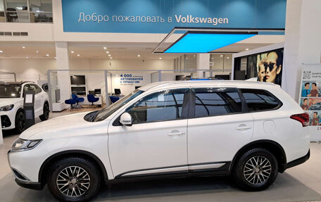 Mitsubishi Outlander III рестайлинг 3, 2018 год, 2 550 000 рублей, 8 фотография