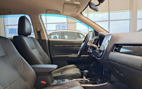 Mitsubishi Outlander III рестайлинг 3, 2018 год, 2 550 000 рублей, 11 фотография