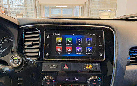 Mitsubishi Outlander III рестайлинг 3, 2018 год, 2 550 000 рублей, 15 фотография