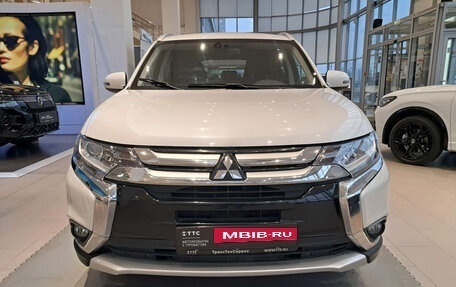Mitsubishi Outlander III рестайлинг 3, 2018 год, 2 550 000 рублей, 2 фотография