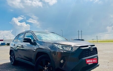 Toyota RAV4, 2021 год, 3 350 000 рублей, 2 фотография
