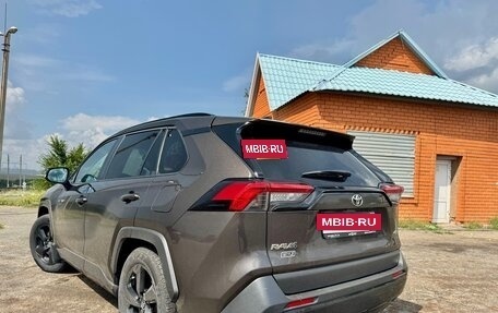 Toyota RAV4, 2021 год, 3 350 000 рублей, 4 фотография