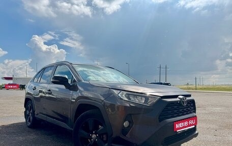 Toyota RAV4, 2021 год, 3 350 000 рублей, 8 фотография
