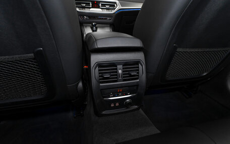 BMW 3 серия, 2019 год, 4 050 000 рублей, 17 фотография