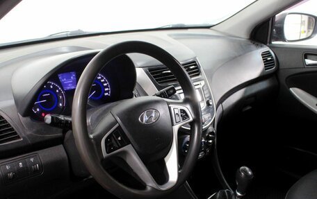 Hyundai Solaris II рестайлинг, 2013 год, 595 000 рублей, 12 фотография