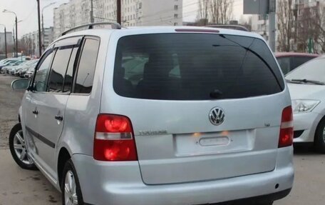 Volkswagen Touran III, 2003 год, 650 000 рублей, 1 фотография