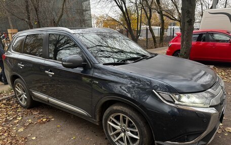 Mitsubishi Outlander III рестайлинг 3, 2018 год, 3 199 999 рублей, 4 фотография