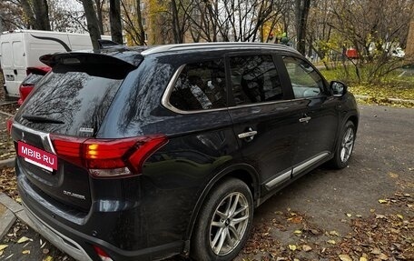 Mitsubishi Outlander III рестайлинг 3, 2018 год, 3 199 999 рублей, 3 фотография