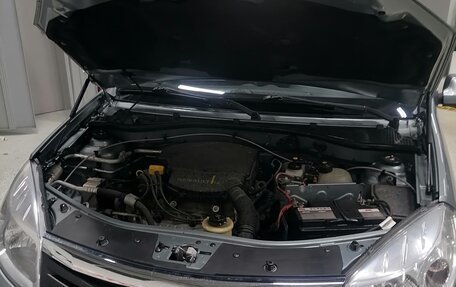 Renault Sandero I, 2011 год, 650 000 рублей, 2 фотография