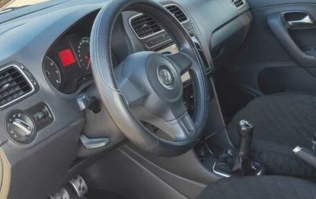 Volkswagen Polo VI (EU Market), 2011 год, 750 000 рублей, 8 фотография