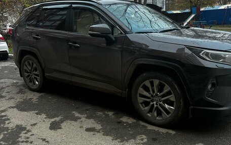 Toyota RAV4, 2021 год, 3 300 000 рублей, 4 фотография