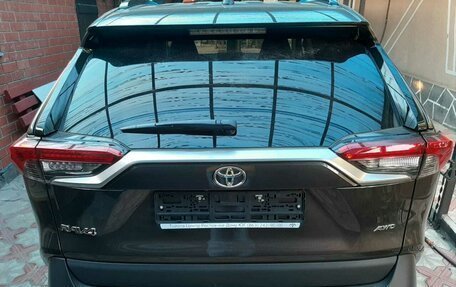 Toyota RAV4, 2021 год, 3 300 000 рублей, 5 фотография