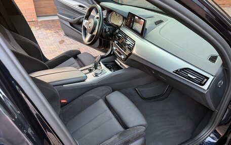 BMW 5 серия, 2017 год, 3 390 000 рублей, 15 фотография