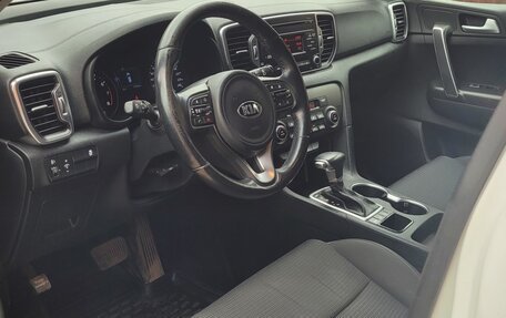 KIA Sportage IV рестайлинг, 2018 год, 2 400 000 рублей, 32 фотография