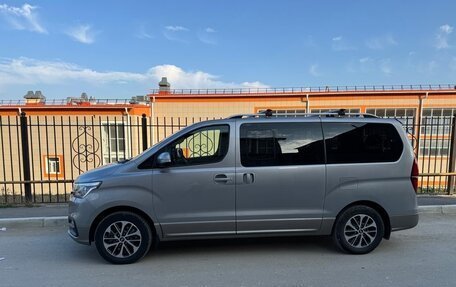Hyundai Grand Starex Grand Starex I рестайлинг 2, 2018 год, 3 100 000 рублей, 4 фотография