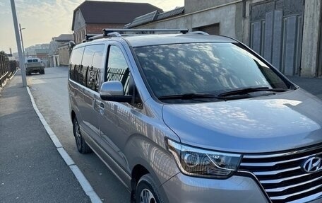 Hyundai Grand Starex Grand Starex I рестайлинг 2, 2018 год, 3 100 000 рублей, 3 фотография