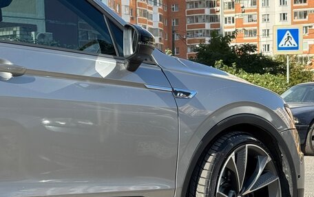 Volkswagen Tiguan II, 2020 год, 2 300 000 рублей, 2 фотография