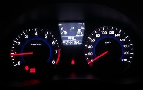 Hyundai Solaris II рестайлинг, 2011 год, 700 000 рублей, 5 фотография