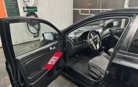 Hyundai Solaris II рестайлинг, 2011 год, 700 000 рублей, 7 фотография