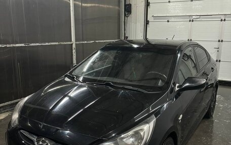 Hyundai Solaris II рестайлинг, 2011 год, 700 000 рублей, 17 фотография