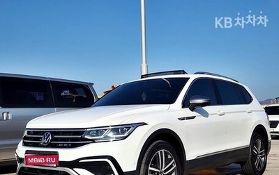 Volkswagen Tiguan II, 2022 год, 2 300 000 рублей, 1 фотография