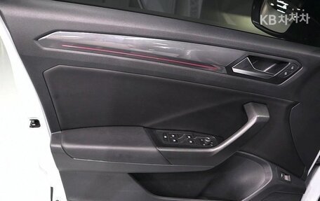 Volkswagen T-Roc I, 2022 год, 1 400 000 рублей, 9 фотография