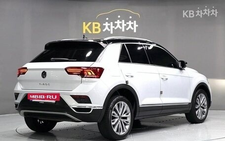 Volkswagen T-Roc I, 2022 год, 1 400 000 рублей, 3 фотография