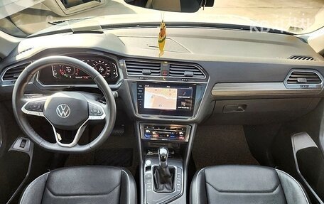 Volkswagen Tiguan II, 2022 год, 2 300 000 рублей, 10 фотография