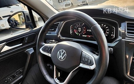 Volkswagen Tiguan II, 2022 год, 2 300 000 рублей, 11 фотография