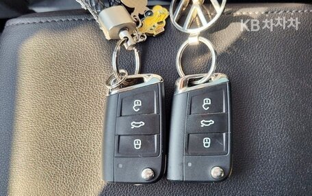 Volkswagen Tiguan II, 2022 год, 2 300 000 рублей, 20 фотография