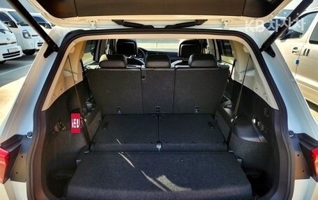 Volkswagen Tiguan II, 2022 год, 2 300 000 рублей, 26 фотография