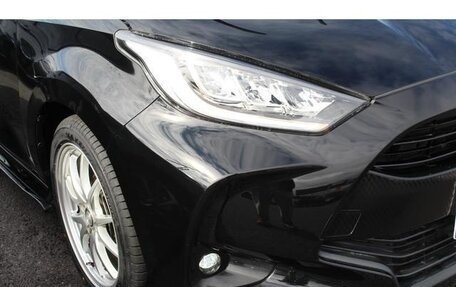 Toyota Yaris, 2022 год, 880 000 рублей, 4 фотография