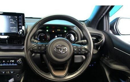 Toyota Yaris, 2022 год, 880 000 рублей, 5 фотография