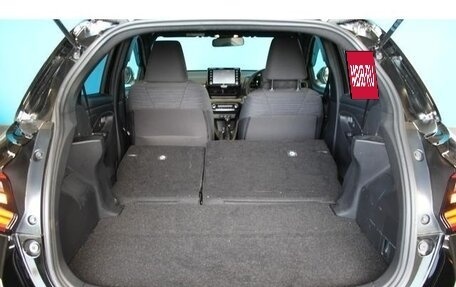 Toyota Yaris, 2022 год, 880 000 рублей, 10 фотография