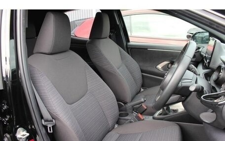 Toyota Yaris, 2022 год, 880 000 рублей, 8 фотография