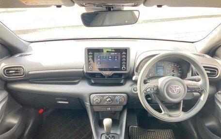 Toyota Yaris, 2022 год, 710 000 рублей, 8 фотография