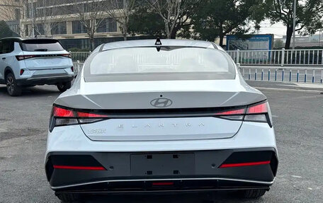 Hyundai Elantra, 2025 год, 1 800 000 рублей, 5 фотография