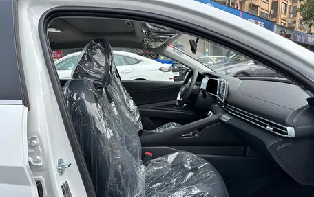 Hyundai Elantra, 2025 год, 1 800 000 рублей, 8 фотография