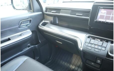 Honda Stepwgn IV, 2022 год, 1 700 000 рублей, 15 фотография