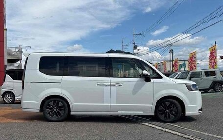 Honda Stepwgn, 2022 год, 1 955 222 рублей, 3 фотография