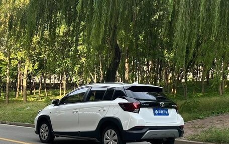 Toyota Yaris XP150 рестайлинг, 2022 год, 1 050 700 рублей, 2 фотография