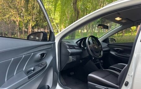 Toyota Yaris XP150 рестайлинг, 2022 год, 1 050 700 рублей, 11 фотография