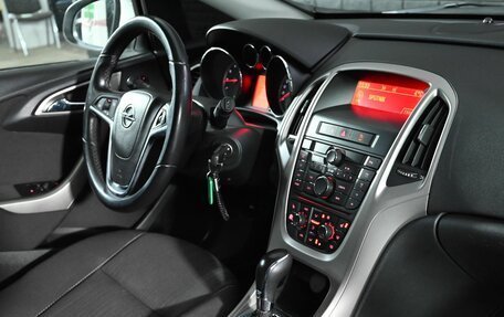 Opel Astra J, 2011 год, 750 000 рублей, 11 фотография