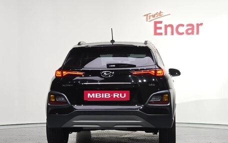 Hyundai Kona I, 2018 год, 1 815 000 рублей, 4 фотография